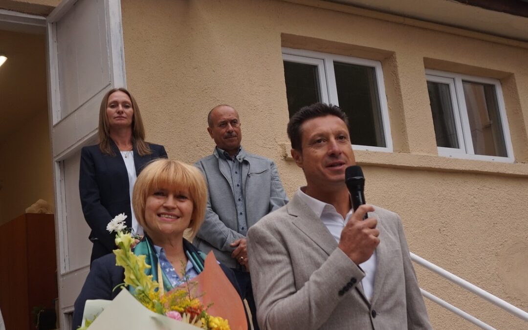 Вълнуващи мигове при откриването на учебната година в ПГТ „Алеко Константинов“
